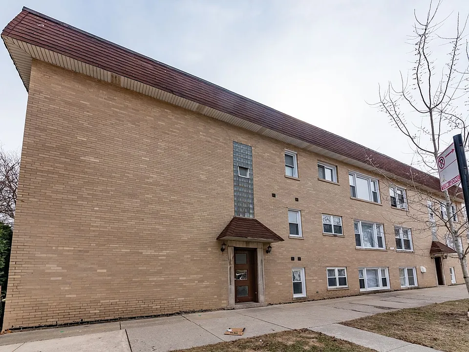 3059 N Kostner Ave #2A
