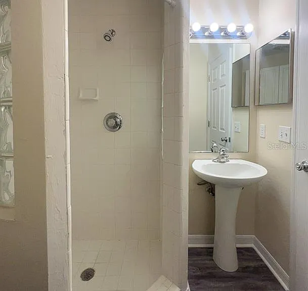 3911 SW 27th St #8 — Photo 6