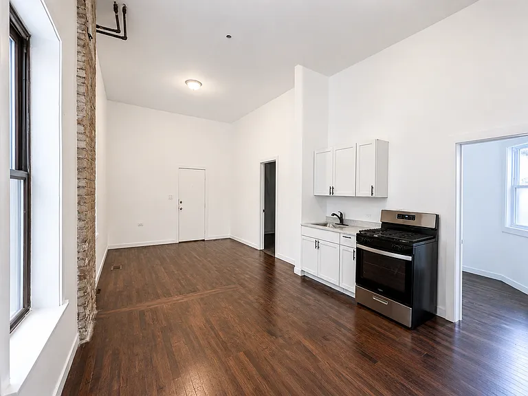 8714 S Commercial Ave #1R — Photo 5