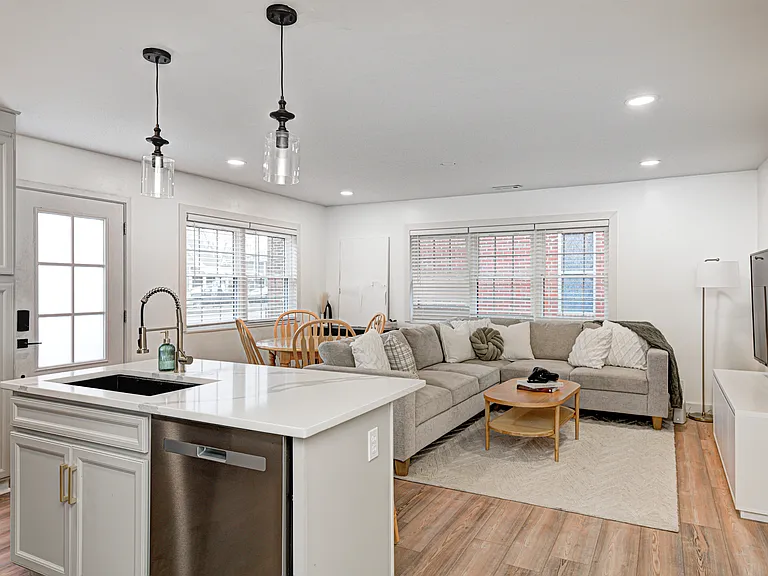 1015 S Randolph St — Photo 4