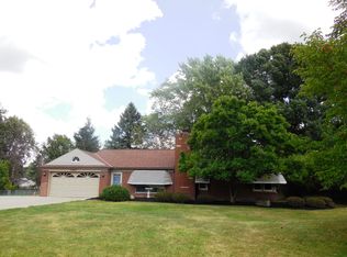 2867 Chestnut Rd, Seven Hills, OH 44131