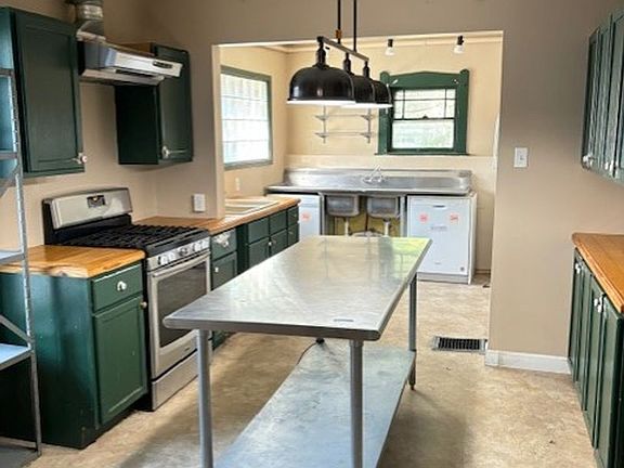 2nd image of 401 W Elm St #988885a8d