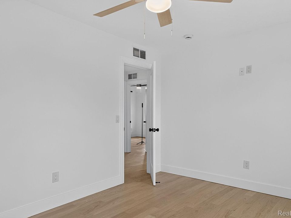 446 King St, photo 28