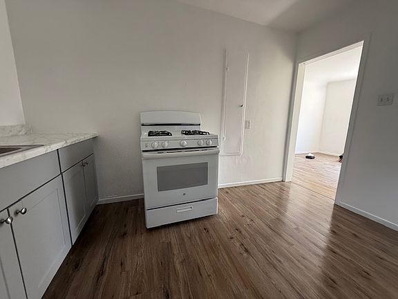 3rd image of 674 W 9th St #670B