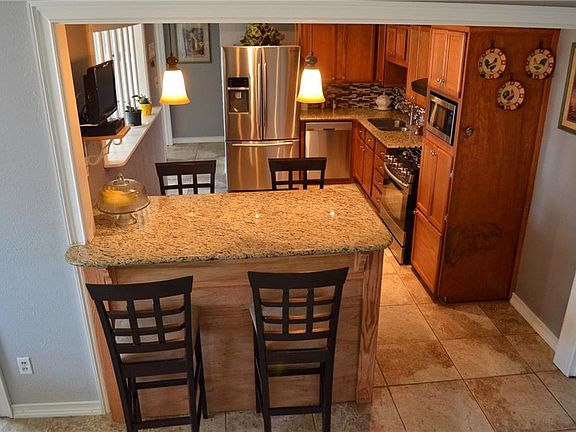 5th image of 2025 Sycamore Dr