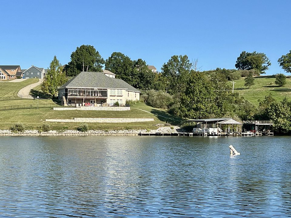2nd image of 136 Harbour Pointe Dr