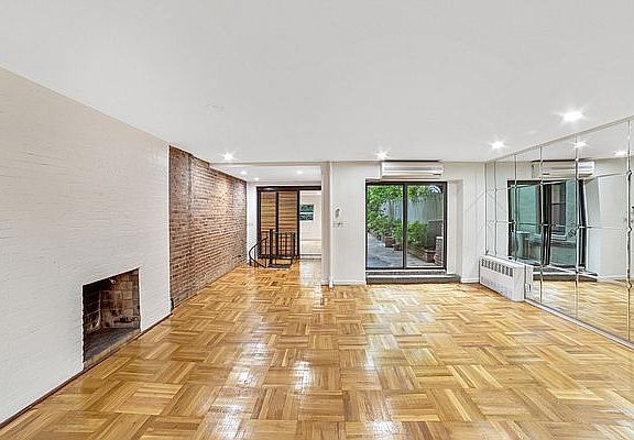 4th image of 323 W 76th St