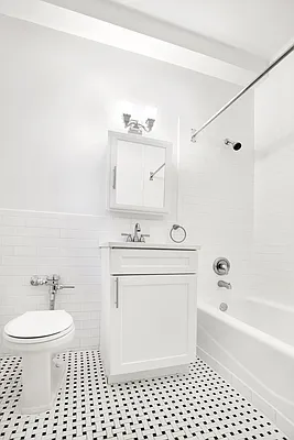 Rented by Cooper & Cooper Real Estate | media 16