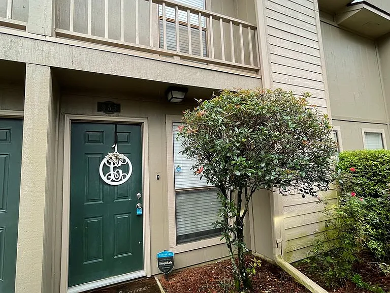 955 Ridgepoint Ct — Photo 2