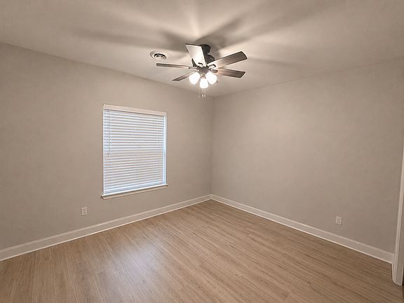 3rd image of 2086 Meadow Creek Ln