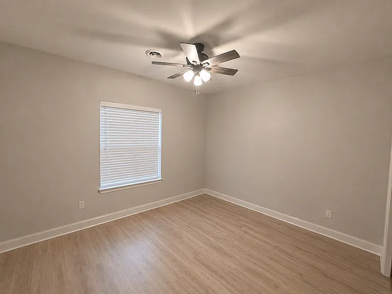 2086 Meadow Creek Ln — Photo 3