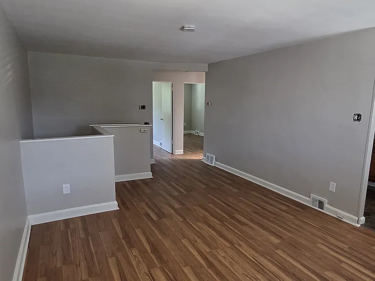 418 Shetland Rd — Photo 3