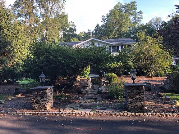 2nd image of 23 Stonehedge Dr