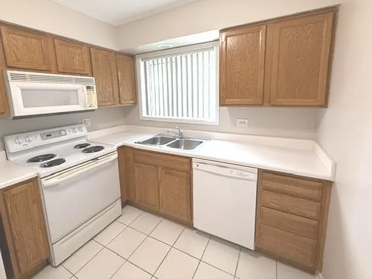 330 N Carter St #203 — Photo 6