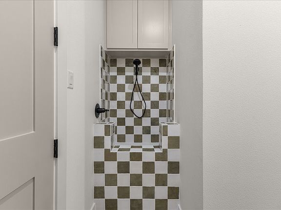 4th image of 106 McClure Ct