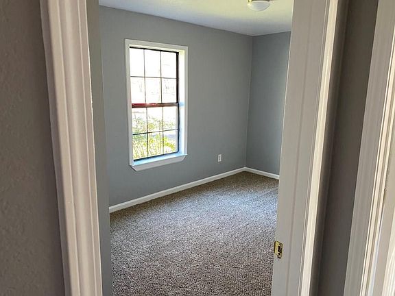 2nd image of 5462 Roselane St E
