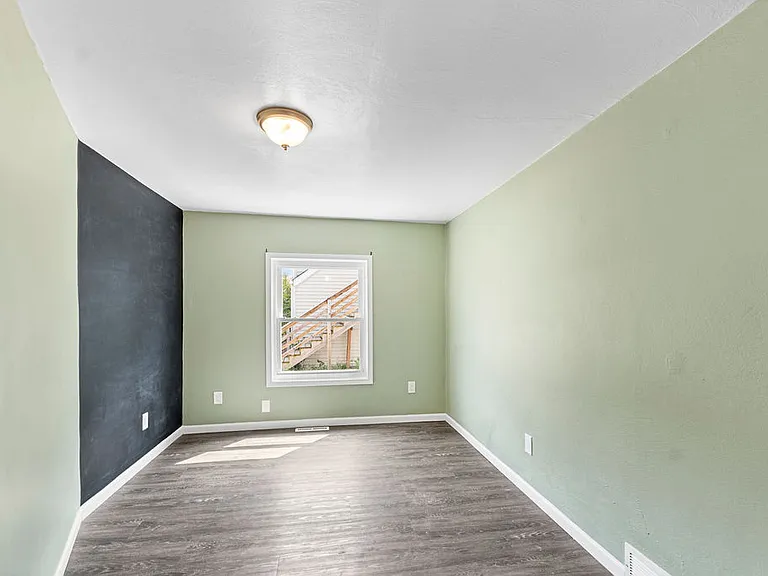 163 Plummer Ave — Photo 8