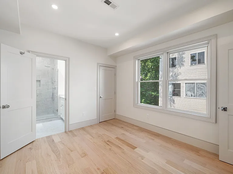 192 Green St #192 — Photo 17