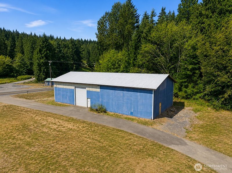 2nd image of 407 Lakewood Road