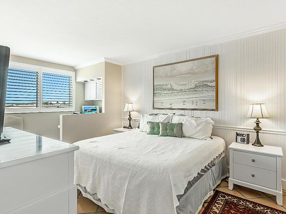 3rd image of 807 River Point Dr #D205