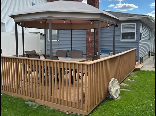 229 Mallory Avenue image 3 of 4