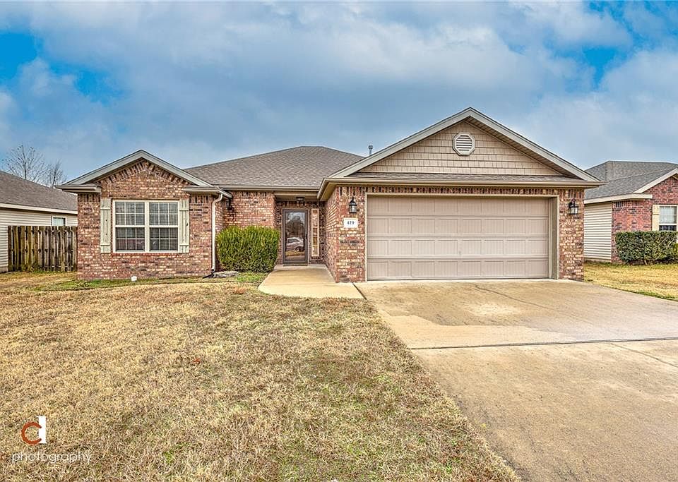 1st image of 429 E Meadow Wood Ln