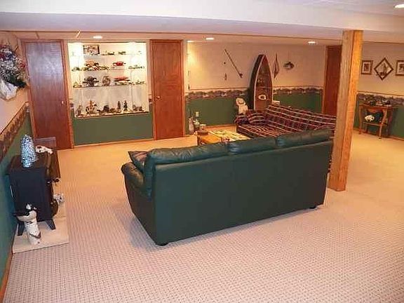 Lower level has carpeted rec room