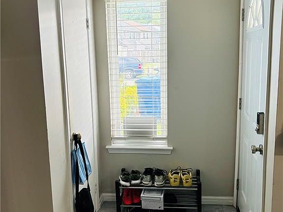 5th image of 412 Indian Summer Ln
