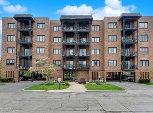 9342 Landings Ln Unit 203, Des Plaines, IL 60016