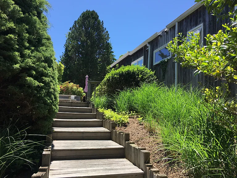 Manor Ln — Photo 15