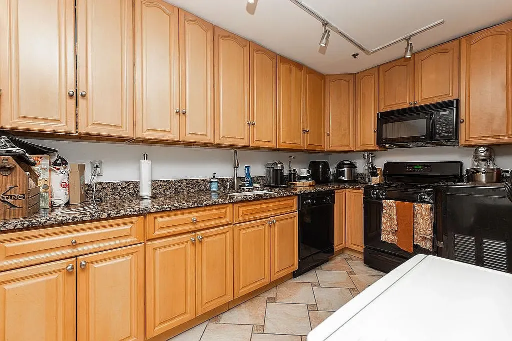 2 bed, 887 sqft, $1,900 — Photo 3