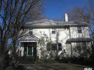 18 Cary Rd, Great Neck, NY 11021