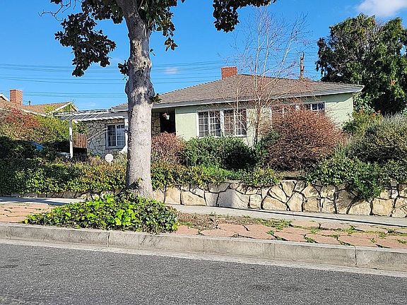 2nd image of 624 Cambridge Dr