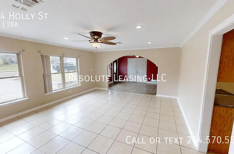 924 Holly St — Photo 3
