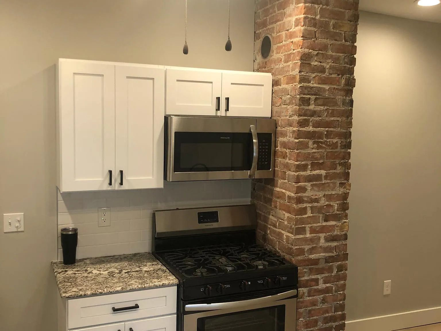 171 Blaine Ave — Photo 3