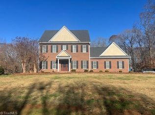 129 Walnut Ave, Yadkinville, NC 27055