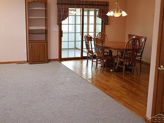 5th image of 5843 Willowbrook Dr