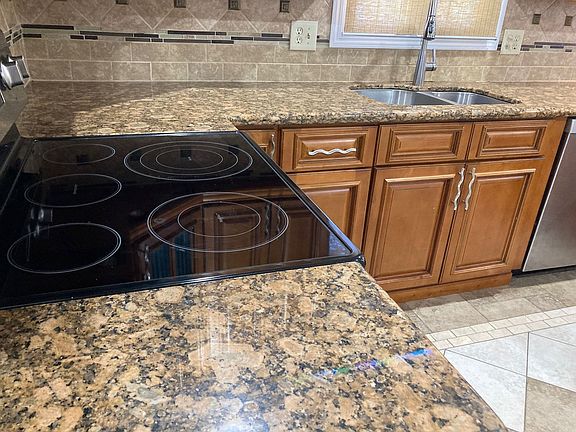 3rd image of 8707 Groveside Dr