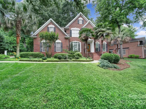 907 Thorn Ridge Ln, Lake Wylie, SC 29710