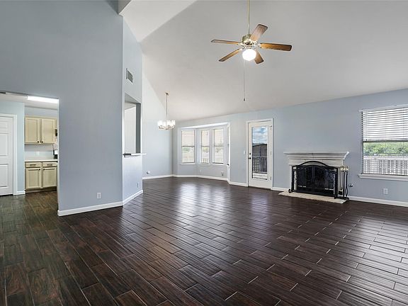 4th image of 1301 Waterfall Ave