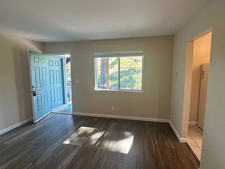 724 S 8th St — Photo 17