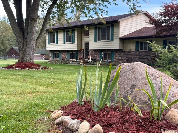1222 N Youngs Rd, Attica, MI 48412
