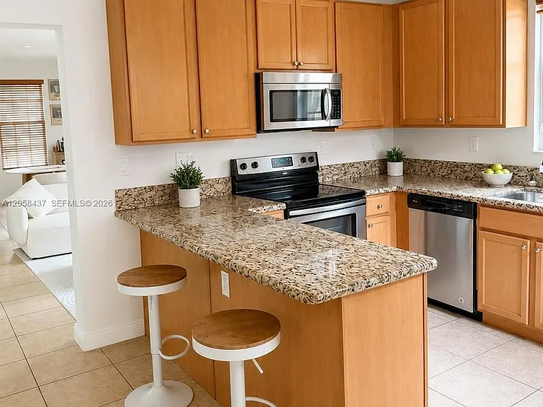 1101 SW 147th Ter #1101 — Photo 6