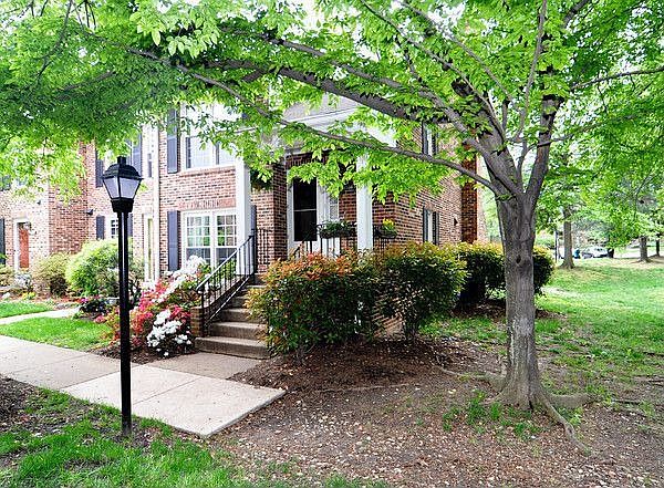 1st image of 2536-F S Arlington Mill Dr #6
