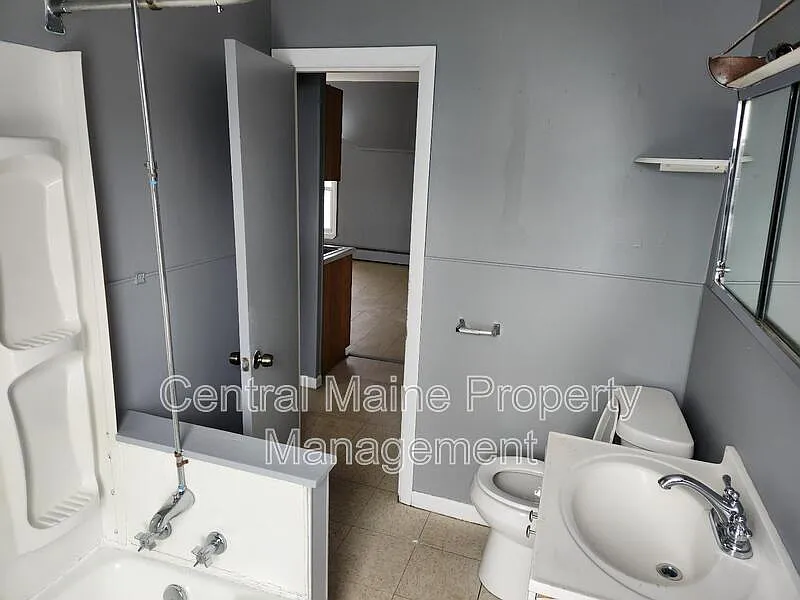 1 bed, 1.0 bath, 600 sqft, $900 — Photo 2