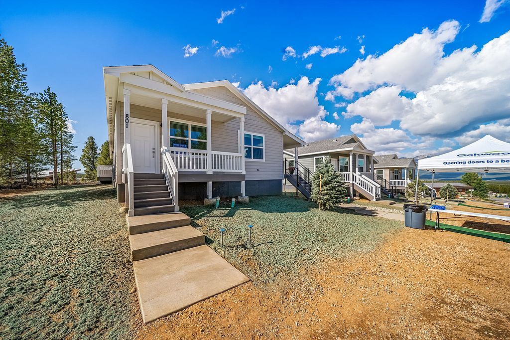 807 W 6th St - Property Image