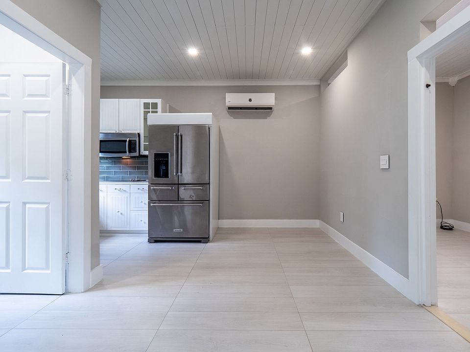 1st image of 4009 Shady Oak Ct #A
