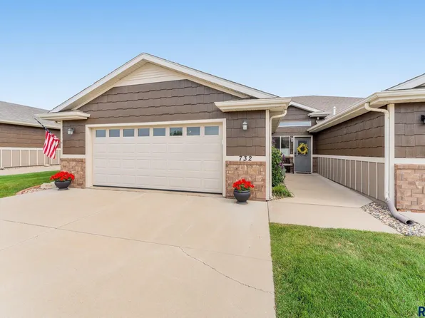 732 E El Dorado Dr, Sioux Falls, SD 57108