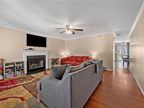5th image of 504 Walnut Crossing Dr