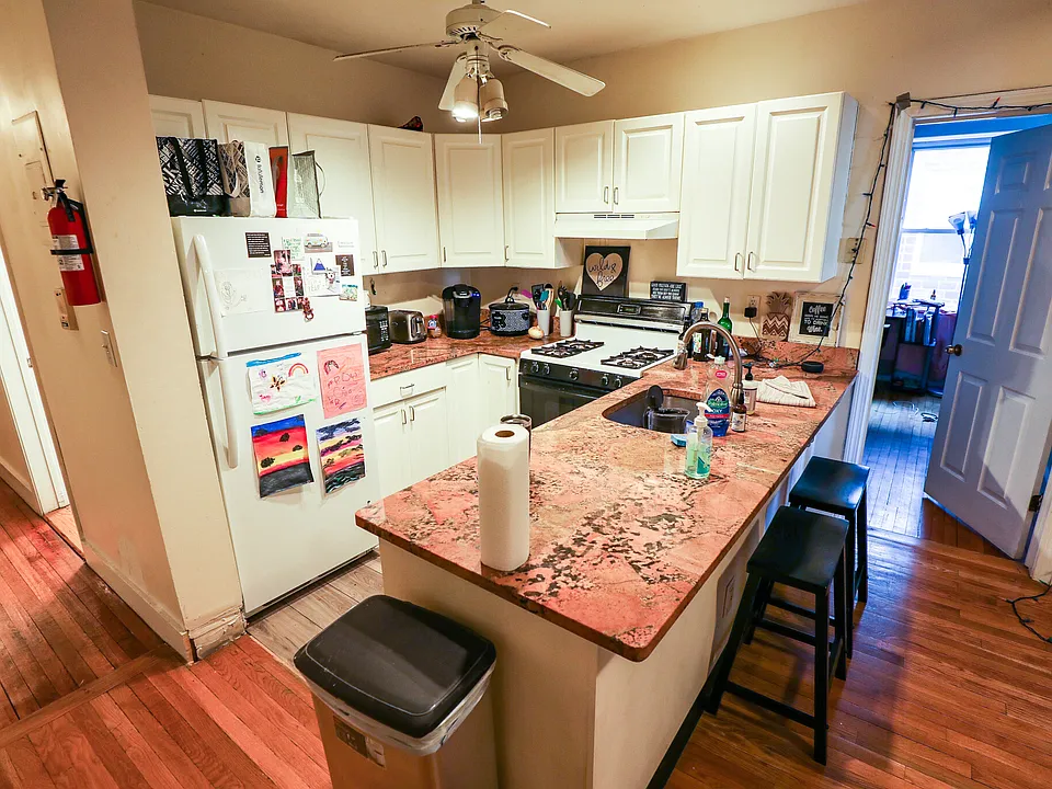 322 Saint Paul St #2